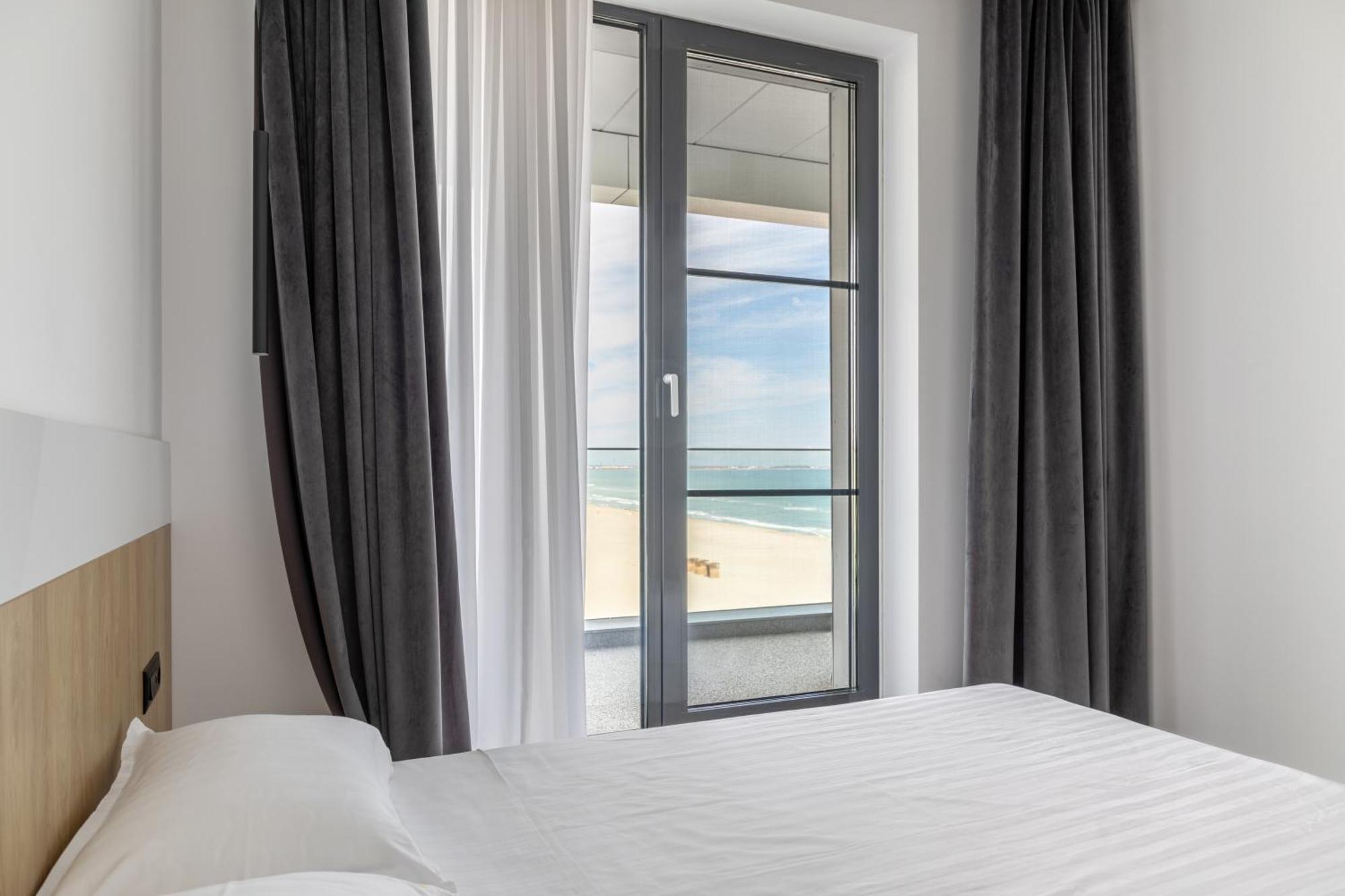 Sea On Mamaia Apartment Bagian luar foto